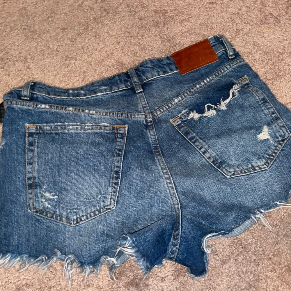 Denim shorts - Picture 2 of 4